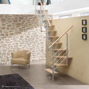 Mittelholmtreppe Intercon York, einseitiges Geländer | 13 Stufen bis 322 cm | Buche natur | Metallfarbe: Italo-Silber | Wendelung links