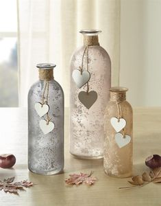 3er Set Vasen "Flasche" aus satiniertem Glas mit Holz-Herzen, Blumenvase