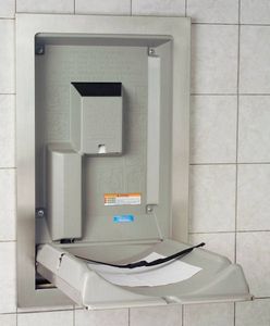 Edelstahl Wickeltisch KB111-SSRE Vertikal teilweise Unterputz MICROBAN® Hygieneschutz