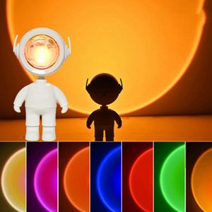USB LED Astronaut 7 Farben Sunset Lampe, 360° Drehbar Romantisch Visuelles Sonnenuntergang Projektion Lampe, Nachtlicht