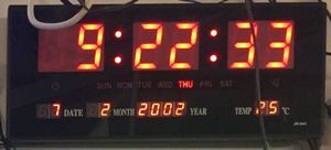 XL grosse LED digital Wanduhr mit Datum Temperatur Alarm Clock 36 x 15 cm
