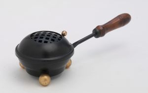 Weihrauchpfanne, Räucherpfanne aus Eisen in Schwarz mit Holzgriff Ø 8 cm für Räucherkohle