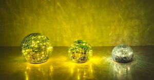 3er Set LED Glaskugeln mit Craquelé-Effekt - verschiedene Größen 10cm, 12cm, 15cm - IP44 - Für Drinnen und Draußen