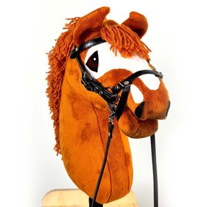 Steckenpferd Hobby Horse VIP - Pferd am Stock Spielzeug für Kinder Plüschpferd Geschenk Größe A5, Stocklänge 65 cm, Hannoveraner Rasse, Kastanie