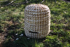 Elmato 18081 Bienenkorb ohne Boden Bienenhaus Hummelhaus aus Stroh und Holzrinde, 34x35cm