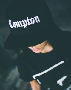 Mister Tee Accessoires MT271 | Compton Snapback Uni Cap - Farbe: Black - Größe: One Size