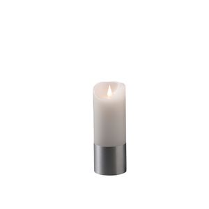 LED Kerze mit silberfarbener Banderole - Echtwachs - 3D Flamme - Timer - H: 20,5cm, D: 7,5cm - weiß