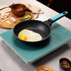 Vysoce kvalitní pánev 20 cm z kovaného hliníku se 6 vrstvami a nepřilnavým povrchem Platinum Plus Teflon® bez , difuzní základna Full Induction.