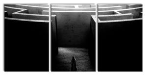 Frau vor großem Labyrinth, Monochrome, XXL Leinwandbild in Übergröße 240x120cm Gesamtmaß 3 teilig / Wandbild / Kunstdruck