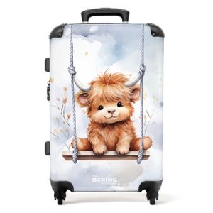 NoBoringSuitcases.com Koffer Mittelgroß 67x43x25 cm, Kinderkoffer Tiere: Schottisches Hochlandkalb auf Schaukel, 60L