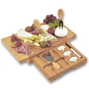 XXL Käsebrett Deluxe mit 3 Käse-Messern; 8-teiliges Käse-Schneidebrett Set aus Holz mit Käsebesteck zum Servieren, Genießen & Erleben