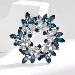 INF Exquisite Blumenbrosche - Vintage-inspiriertes Design Silber INF Exquisite Blumenbrosche - Vintage-inspiriertes Design Silber