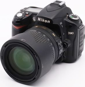 Nikon Nikon D90 Kit mit Objektiv AF-S DX Nikkor 18-135 mm