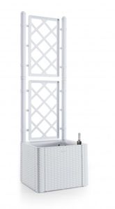 Rankgitte | Spalier im Rattan-Design in Weiß. mit Wasserspeicher, Größe: klein