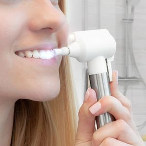 GKA Zahnpolierer Zahnweiß Polierer Zahnaufheller weiße Zähne mit 8 Aufsätzen und LED Licht Zähne polieren Zahn