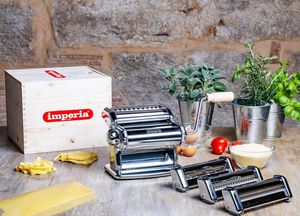 Imperia - La Fabbrica della Pasta Gourmet - Zestaw upominkowy z eleganckim opakowaniem w drewnianej skrzynce Imperia - La Fabbrica della Pasta Gourmet - Zestaw upominkowy z eleganckim opakowaniem w drewnianej skrzynce