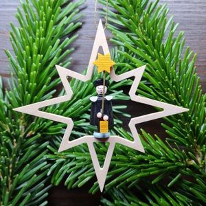 Drevená dekorácia na vianočný stromček hviezda s kučeravým spevákom / hviezda ø 10 cm NOVINKA