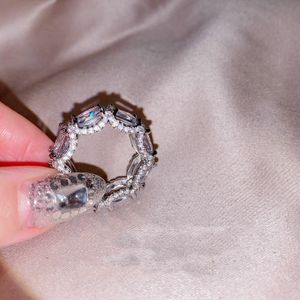 Unregelmäßiger Steinring Silberner Verlobungsring zum Jäten mit großem Zirkonschmuck