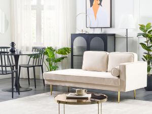 BELIANI Chaiselongue Rechtsseitig Beige Samtstoff Metallfüße Gold mit Zierkissen Récamiere Modern Glamour Wohnzimmer Schlafzimmer Büro Sitzmöbel