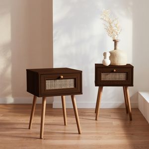sweeek - 2er-Set Nachttische mit Holzlook und Rohrgeflecht - Dunkles Holz