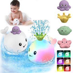 Baby Badespielzeug, Automatische Induktion Wassersprüh Walform Baby Wasserspielzeug mit Licht, Badewannenspielzeug