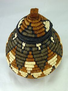 Geflochtener Korb mit Deckel 'ukhamba', ca. 21 cm
