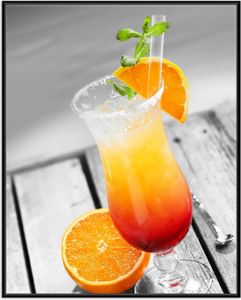 Wallario Wandbild Bunter Cocktail am Pool mit Hintergrund in schwarz weiß, Größe: 40,30 x 50,30 cm, Poster mit schwarzem Aluminiumrahmen