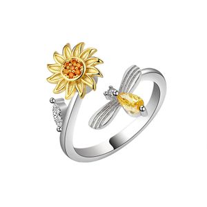 Verstellbarer Anti-Stress-Ring mit Blume und Insekt silber/gold/gelb