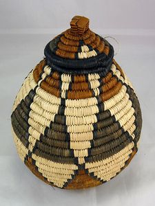 Geflochtener Korb mit Deckel 'ukhamba', 18 x 18 x 22 cm