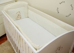 Babybett Nestchen & Bettumrandung WALLES für Bettchen in Größe 70x140 aus 100% Baumwolle bestickt mit einem Teddybär mit Herz Hellbeige