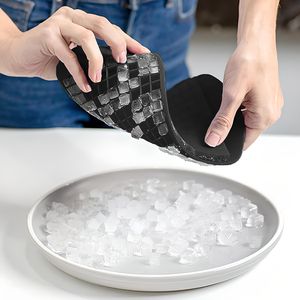 Výrobca kociek na ľad Silikónová forma na kocky ľadu pre 160 kusov Mini kocky ľadu Pralinky Forma na kocky ľadu Kuchyňa Whisky Koktaily Letné čierne Retoo