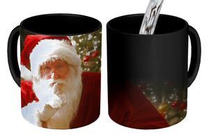 MuchoWow® Kouzelný pohár Otec Vánoc s barevným vánočním stromkem v pozadí 350 ml Barva měnící se pohár Dárkový nápad - foto hrnek