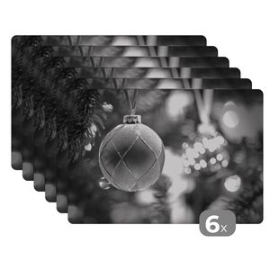 MuchoWow® podložky Sada 6 pratelných podložek 30x45x0.3cm Detailní záběr na dekorativní vánoční ozdoby u vánočního stromku - černobíle Protiskluzová a