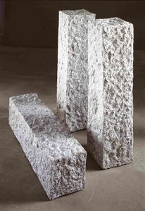 Naturstein Granit hellgrau Palisade 12x12x100cm, gespalten gespitzte Oberfläche, Stück:5