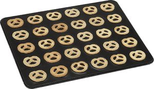 Zenker | Brezel-Backblech | 42x32 cm | Antihaftbeschichtung | ideal für gelungene Brezeln | einfache Reinigung