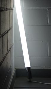 5403 LED VISION Röhre matt 123cm schwarze Kappe Kalt Weiß