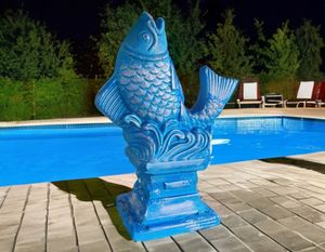 Steinfigur Steinguss Gartenfigur Fisch Koi Karpfen Soragoi Teich blau silber