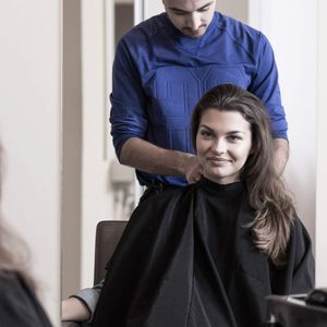 Friseursalon Haarschneideumhang Schwarz Salon Barber Cape