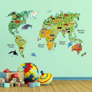 wandaufkleber Weltkarte mit Tieren 94 x 67 cm