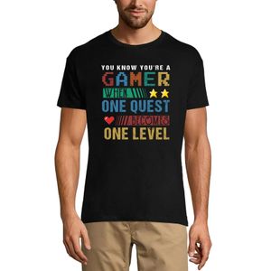 Herren Grafik T-Shirt Ein Quest wird zu einem Level - Zitat Spiele - Scherz – One Quest Becomes One Level - Gaming Quote - Joke – Öko-Verantwortlich
