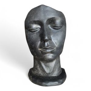 Weibliche Gesichtsskulptur - Garten, Terrasse, Eingangsbereich - Robust und ästhetisch – Schlafendes Gesicht aus Betonguss – 118x70x47 cm