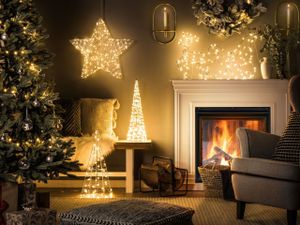 BELIANI Outdoor Weihnachtsbeleuchtung LED Tannenbaum Silber Eisen 57 cm mit Stromanschluss Weihnachtsdeko für Innen Außen
