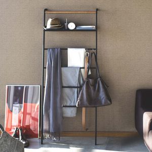 Yamazaki Home Kleiderständer Garderobenständer Dekoleiter mit Regal zum Anlehnen schwarz 65x161cm