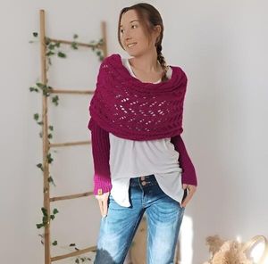 2 v 1 Ručně pletená šála v boho stylu s polyesterovými rukávy, jedna velikost - KNITKA Purple
