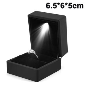 Ringbox aus Samt mit LED-Licht Schmuckdisplay Geschenkbox für Heiratsantr?ge - Schwarz