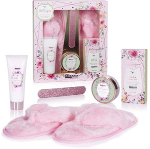 BRUBAKER Cosmetics Sada na kúpeľ a starostlivosť o nohy vrátane 1 páru ružových plyšových papúč - s výťažkami z ruže, jazmínu a eukalyptu - darčeková kozmetická sada pre dámy