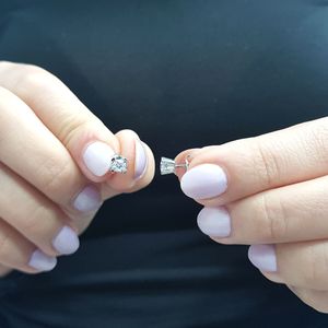 Herz Fassung Diamanten Ohrstecker Weißgold