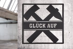 GILDE Wandrelief, quadratisch, "Glück Auf", Schriftzug, Zechenmotiv, Metall, schwarz, , L. 2 cm, B. 40 cm, H. 40 cm 67782