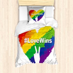 ABAKUHAUS Stolz Mantele, LGBT Colored Heart, Milbensicher Allergiker geeignet mit Kissenbezügen, 135 cm x 200 cm - 80 x 80 cm, Mehrfarbig
