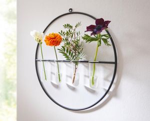 Wanddeko "Väschen" aus Metall, schwarz, Ø 40 cm mit 4 Glasröhrchen, Wandvase, Wandschmuck mit Glasvasen, Vasenset